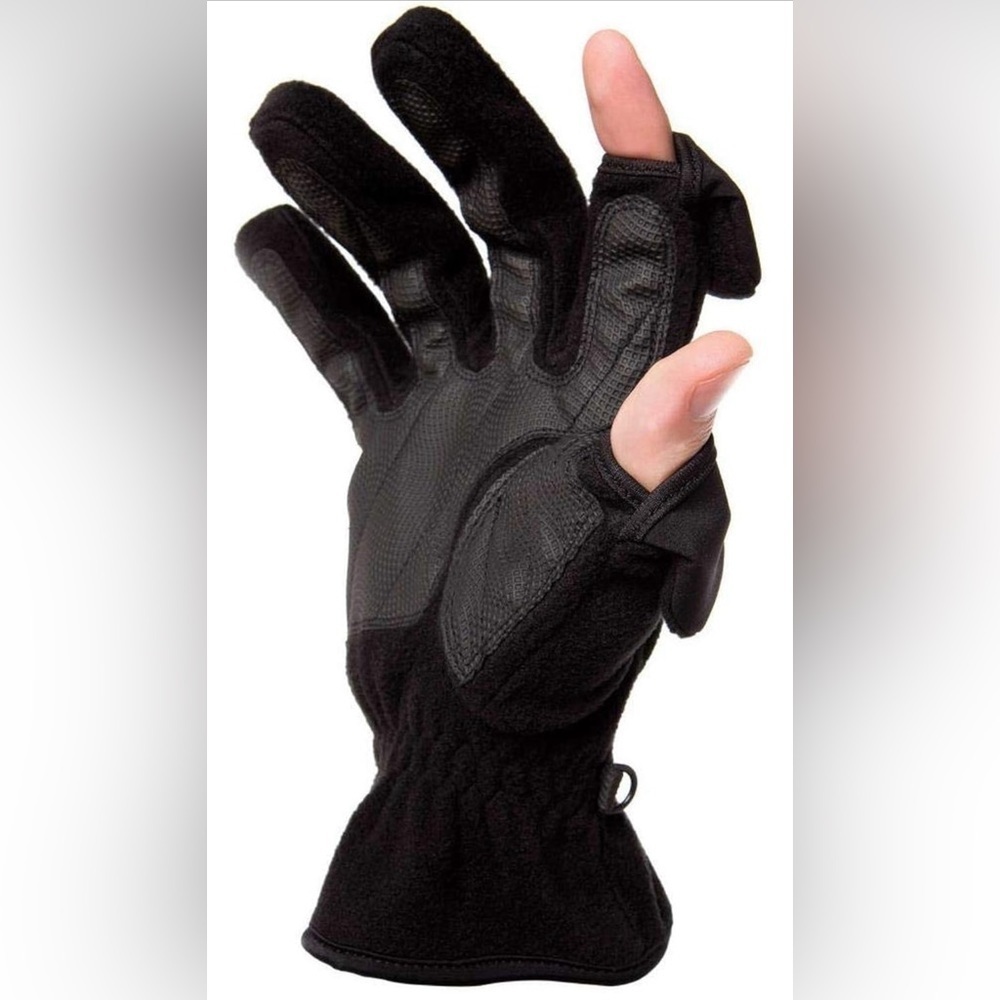New with Tags - Freehands Men's Unlined Fleece Gloves  SIZE: MEDIUM